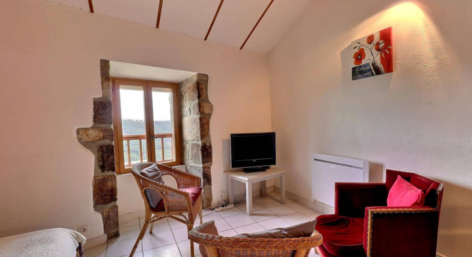 Gîte « Le Nid » avec jardin commun et Wi-Fi in Chazeaux, Parc naturel régional des Monts d'Ardèche