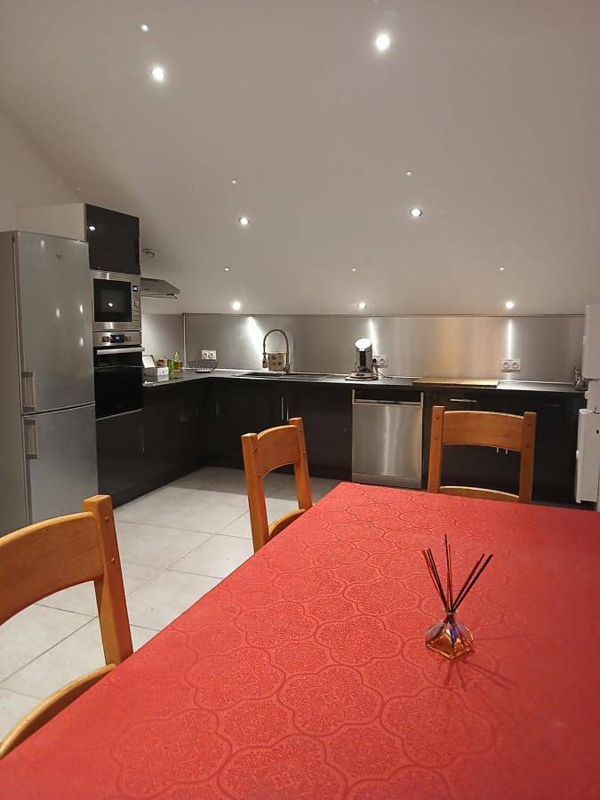 Appartement entier, Three-Bedroom Apartment in Barberaz, Région de Chambéry