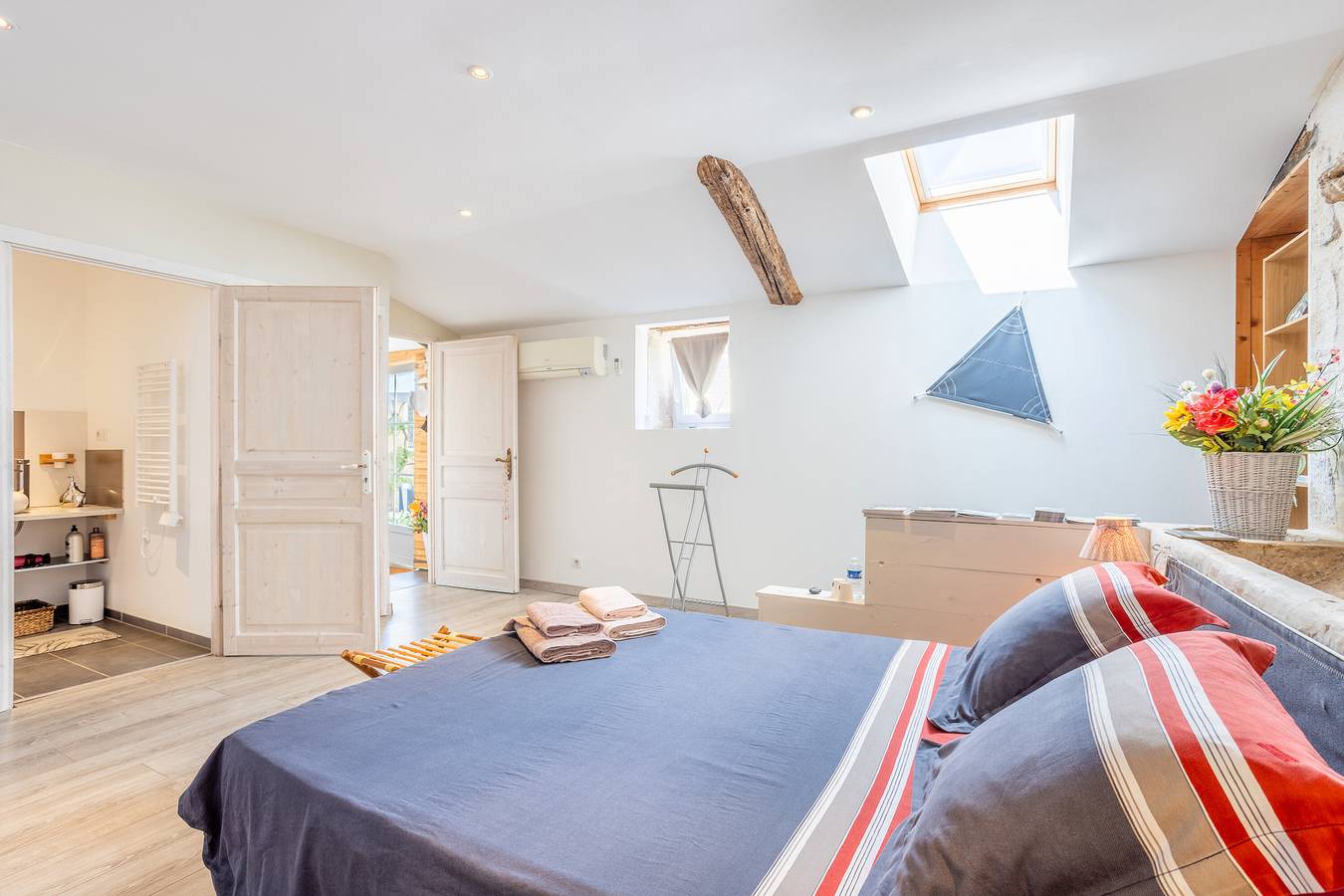 Chambre d’hôtes « Chez Jacques - Océanide » avec terrasse privée, Wi-Fi et climatisation in Saint-Martin-de-Fraigneau, Fontenay-le-Comte