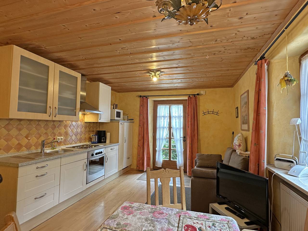 Ganze Ferienwohnung, Ferienwohnungen Schneikart - Ferienwohnung Kampen für 2 Personen mit separaten Schlafzimmer und Süd-Balkonterrasse, 40 qm, Nr.2 in Kampenwand, Aschau im Chiemgau