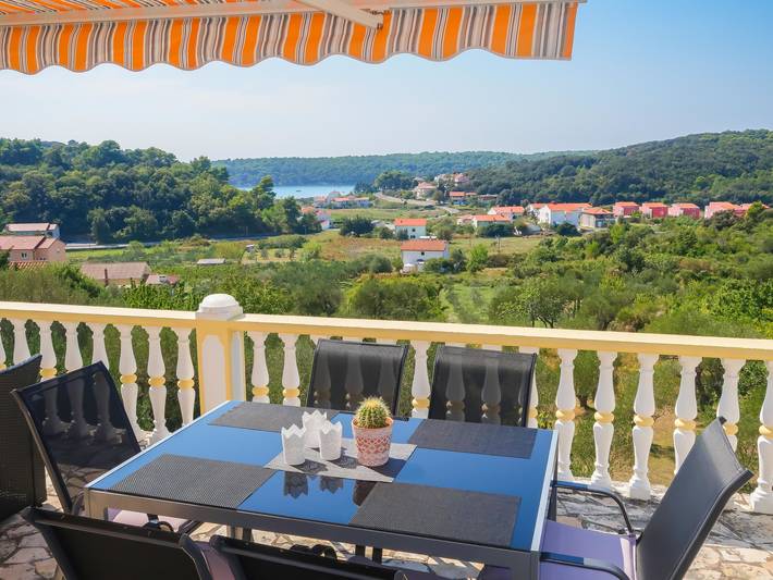 Ferienwohnung für 4 Personen, mit Terrasse und Garten