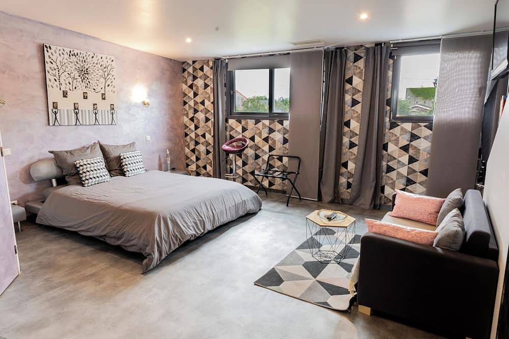 Stay At The Zen Loft in Bordeaux, Bordeaux region