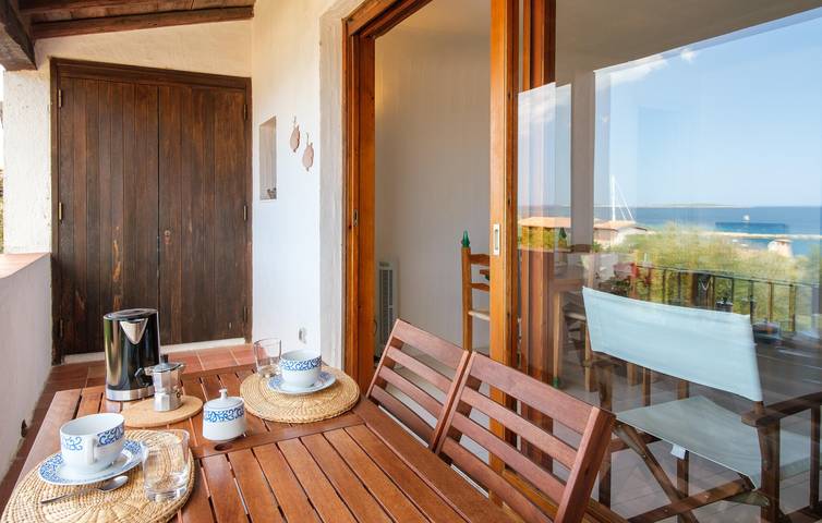 Appartamento vista mare con parcheggio in loco e Wifi in Porto Rotondo, Olbia