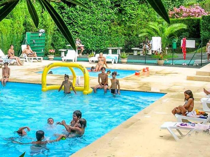 Camping pour 5 personnes, avec sauna et bassin pour enfant au Pays basque