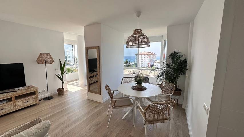 Ganze Wohnung, Ferienwohnung 'Casa Lydia' mit Meerblick, Gemeinschaftspool und WLAN in Torrox Costa, Torrox