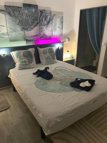 Cottage pour 2 personnes, avec bassin pour enfant et terrasse ainsi que jardin et piscine à Saint-Saturnin-lès-Avignon