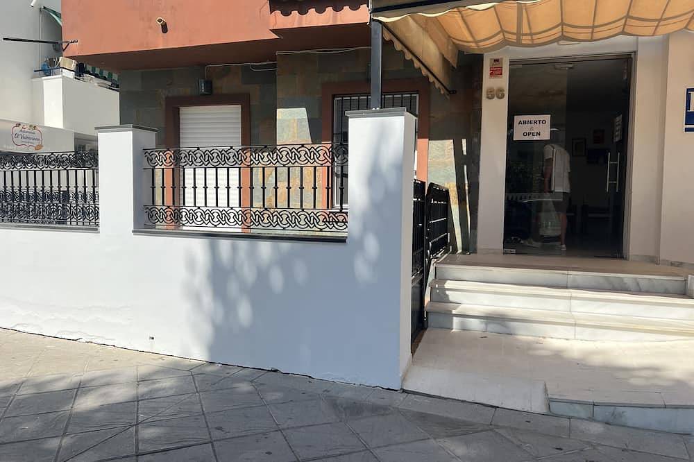 Entire apartment, Acogedora Suite con Balcón a dos Minutos de la Playa de Regla in Chipiona, Costa de la Luz