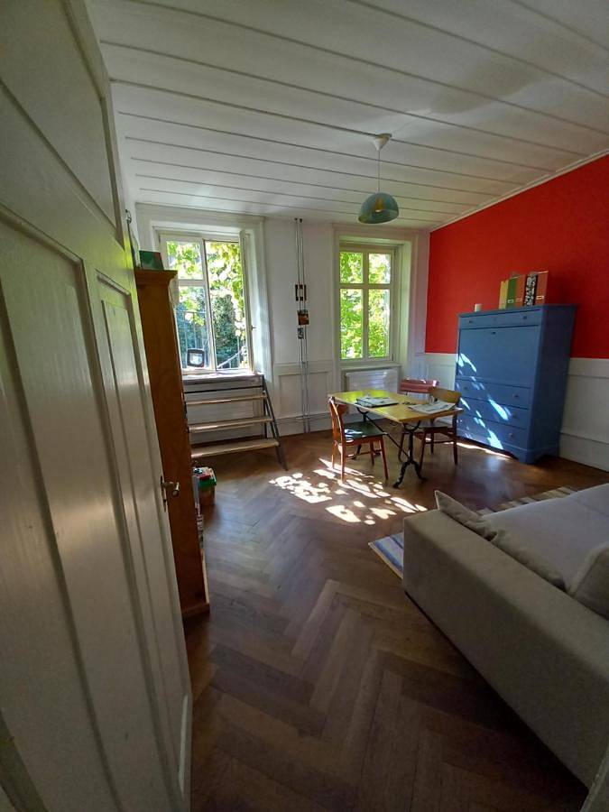 Location de vacances pour 2 personnes, avec vue et jardin à Bienne - 3