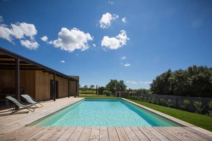Location de vacances pour 14 personnes, avec jardin ainsi que jacuzzi et sauna à Argilliers