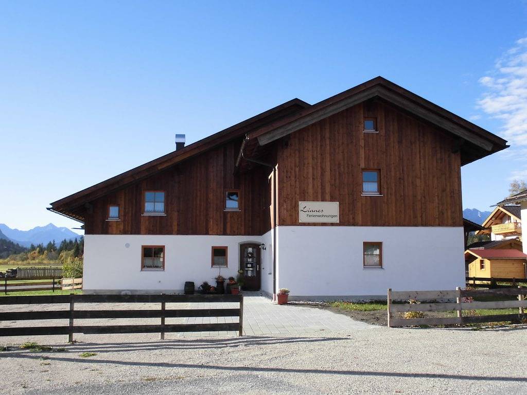 Ferienwohnung in Krün mit Schwimmbecken in Krün, Bayerische Alpen
