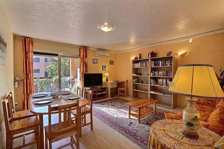 Appartement de vacances pour 5 personnes, avec balcon ainsi que piscine et bassin pour enfant à Mougins