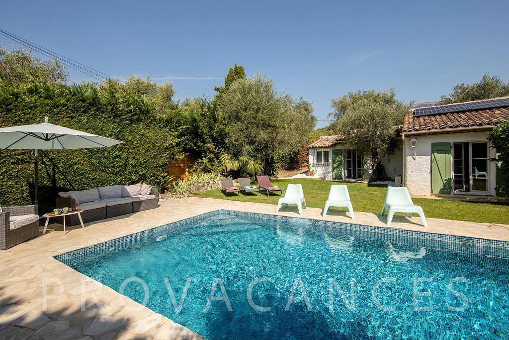 Holiday house with pool on the outskirts of Le Rouret in Le Rouret, Région de Cannes