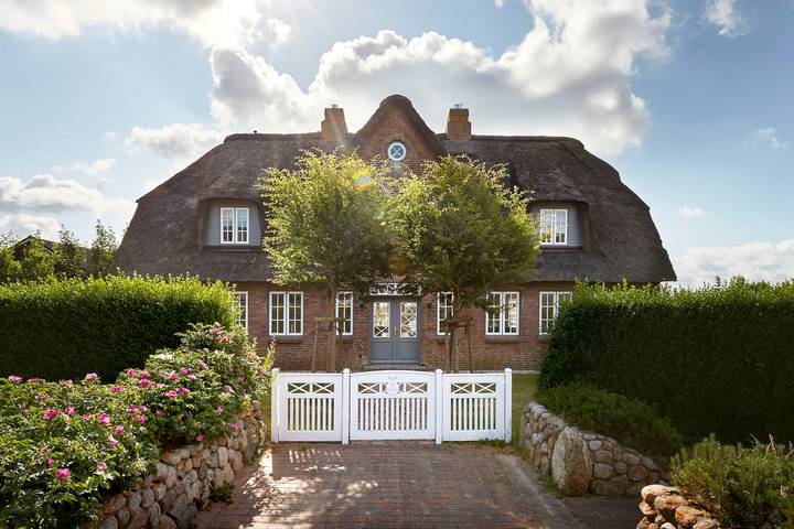 Ferienhaus für 4 Personen, mit Terrasse und Sauna sowie Garten in Alkersum