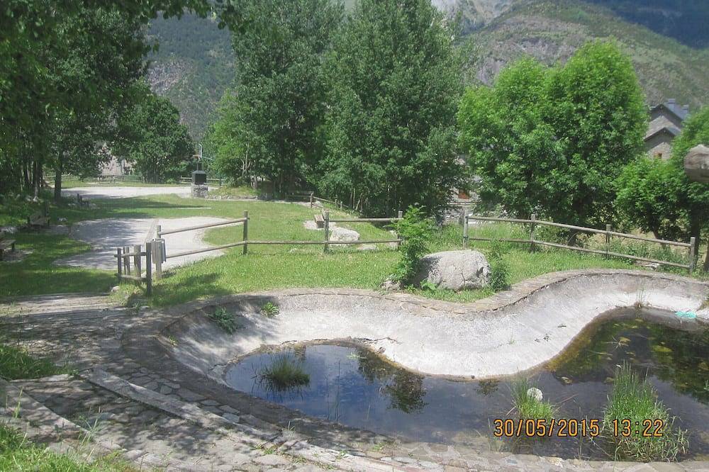 Apartamento entero, Apartamento 'Planta Baja Con Terraza Boi Taull' con vistas a la montaña, terraza y jardín privado in Boí, Valle de Bohí