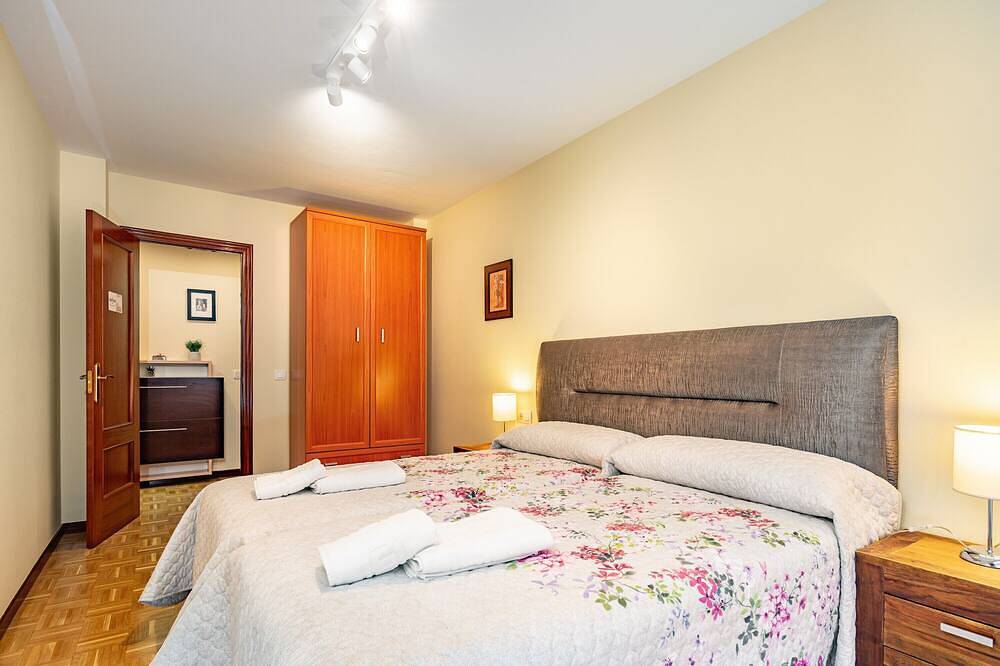 Entire apartment, Apartment 'La Vera Del Sella' with Mountain Views and Wi-Fi in Cangas de Onís, Asturias Province