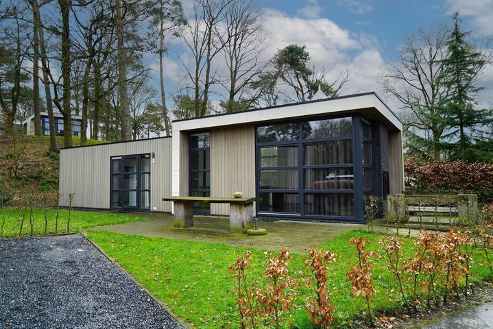 Vakantiehuis voor 4 personen, with Balkon/Terras and Terras as well as Tuin and Zwembad in Belfeld