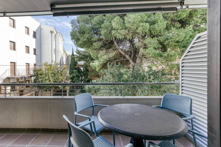 Apartamento entero, Apartamento 'Maritimo' con terraza privada, Wi-Fi y aire acondicionado in Platja del Port (Llanca), Llansá