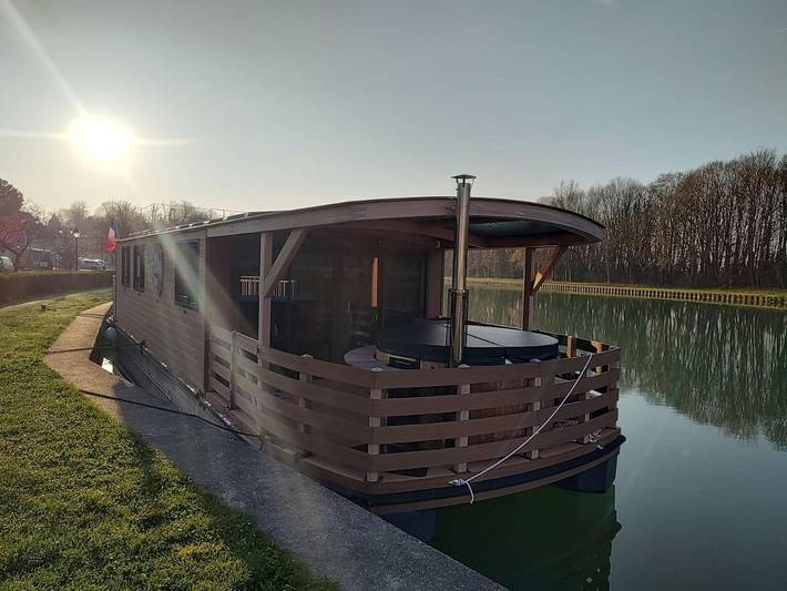 Bateau pour 7 personnes, avec jardin et jacuzzi dans Aÿ-Champagne - 4