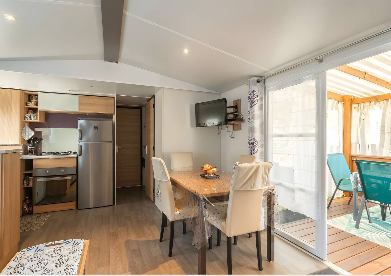 Mobil-home 'Mh324 La Tremblade' avec piscine commune, terrasse privée et climatisation in La Tremblade, Côte de Beauté