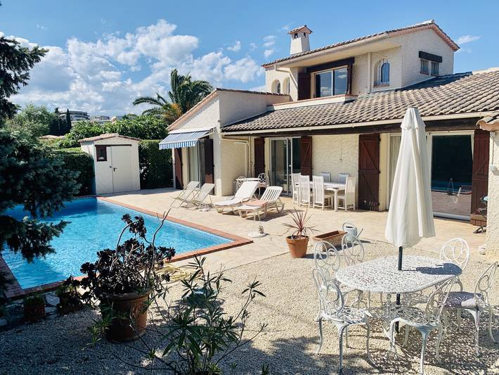 Villa for 7 people, with Ocean view and Balcony/Terrace as well as View in Antibes