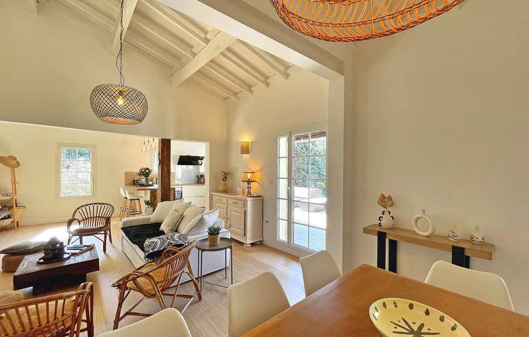 Location de vacances pour 8 personnes, avec terrasse à Nans-les-Pins - 4