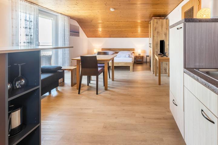 Appartement entier, Appartement "Sonnenaufgang" près du lac de Constance avec vue sur le lac et balcon in Gaienhofen, Untersee