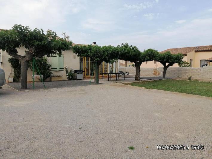 Location de vacances pour 11 personnes, avec terrasse et jardin à Montblanc - 3