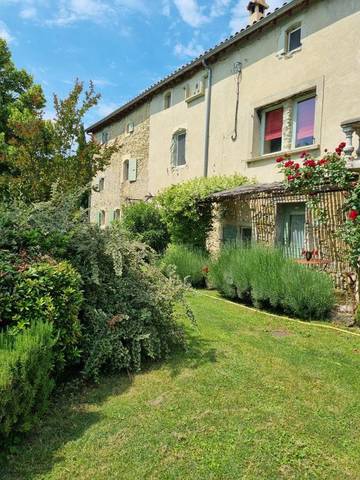 Chambre d’hôte pour 2 personnes, avec piscine et jardin ainsi que vue et terrasse à Dieulefit