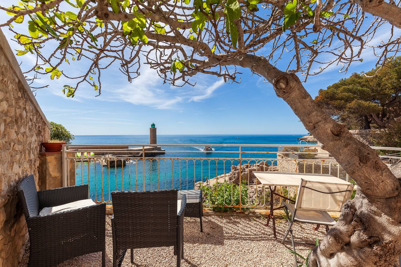 Appartement entier, Appartement 'L'Aiguade À Cassis' avec vue sur mer, terrasse privée et Wi-Fi in Cassis, Parc national des Calanques