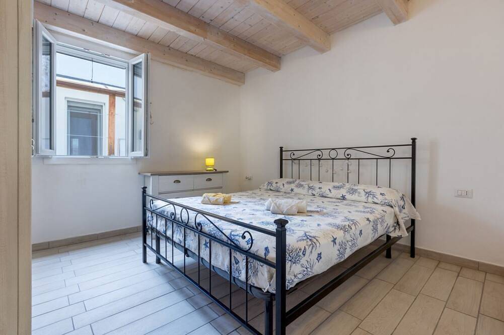 Apartamento entero, Guesthost- Bright Apartment 250meters from the Sea in Carloforte, Provincia de Carbonia-Iglesias