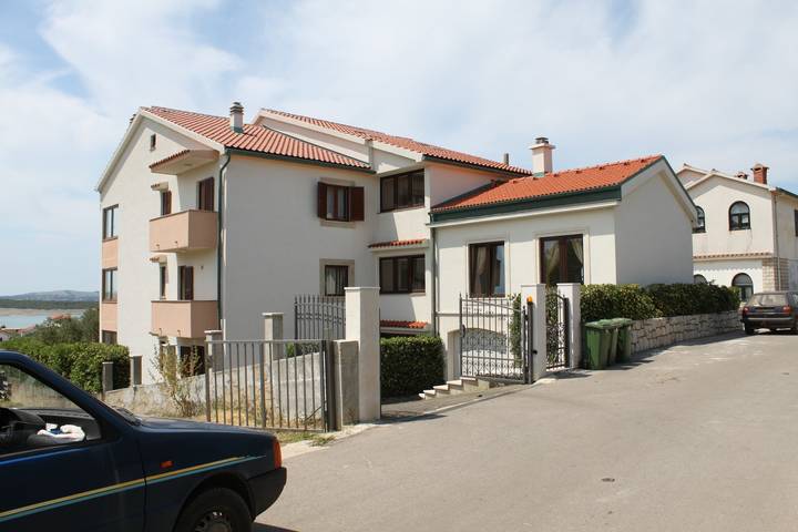 Ferienwohnung für 4 Personen, mit Pool und Balkon/Terrasse auf Pag - 4