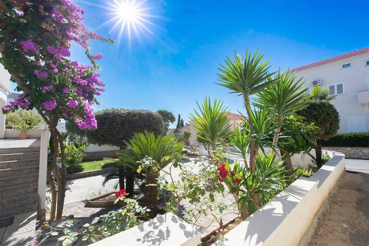 Apartamento de vacaciones para 5 personas, con terraza y jardín - 1