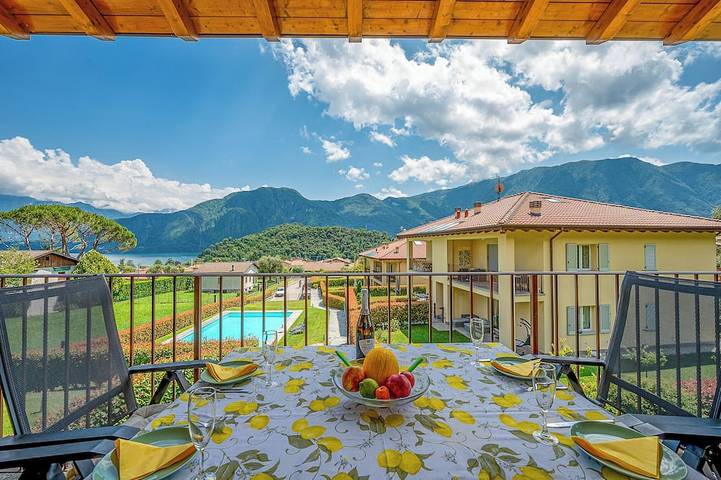 Ferienwohnung für 6 Personen, mit Garten und Pool sowie Balkon