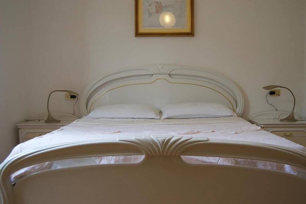Marocche Apartment, Surrounded By Nature With A View Of Lake Garda in Torbole, Nago-Torbole