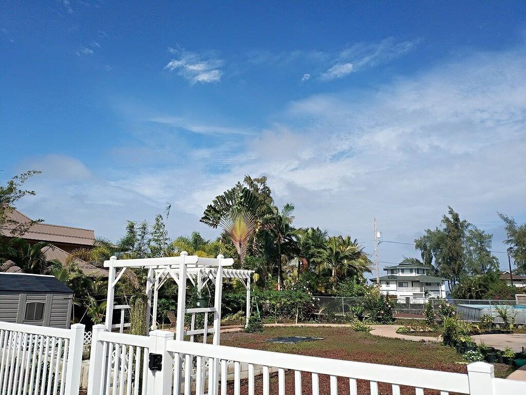 Ocean Breeze Inn 1 Queensize-Bett, 1 Vollbad, privater Balkon und privater Eingang in Hawaiian Paradise Park, East Puna