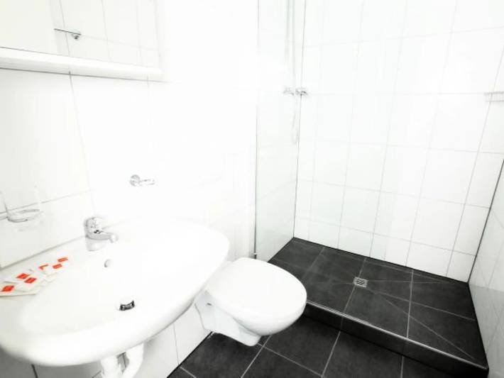 Apartamento entero, 1 Pièce 4 Personnes in Zürich 50 Oerlikon, Zúrich