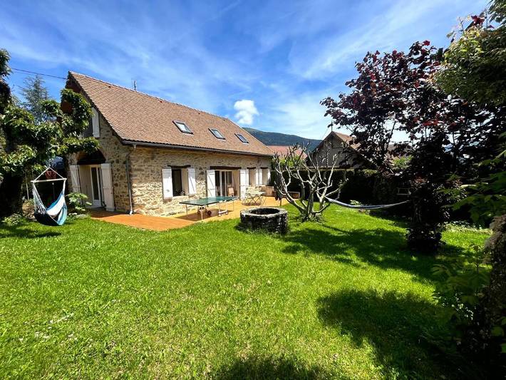 Location de vacances pour 7 personnes, avec jardin et vue à Saint-Martin-de-la-Cluze