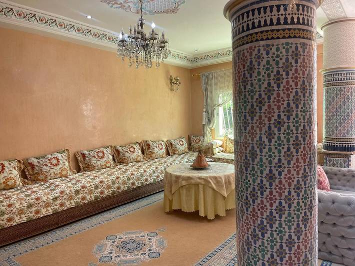 Gîte pour 2 personnes, avec vue ainsi que terrasse et piscine, adapté aux familles à Fès - 2