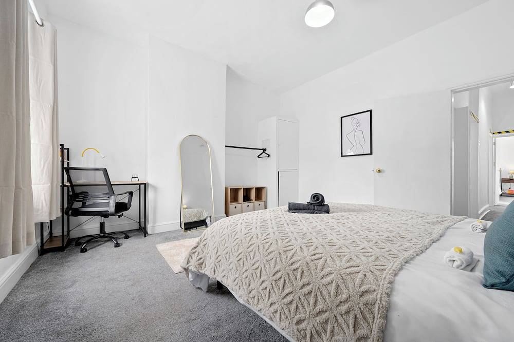 Cosy 3-Bed Home in Blackrod | Modern & Homely in Blackrod, Bolton