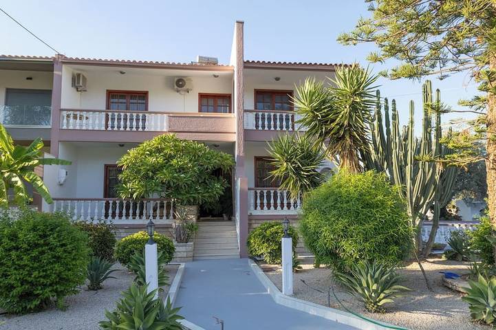 Villa für 5 Personen, mit Balkon und Garten - 1