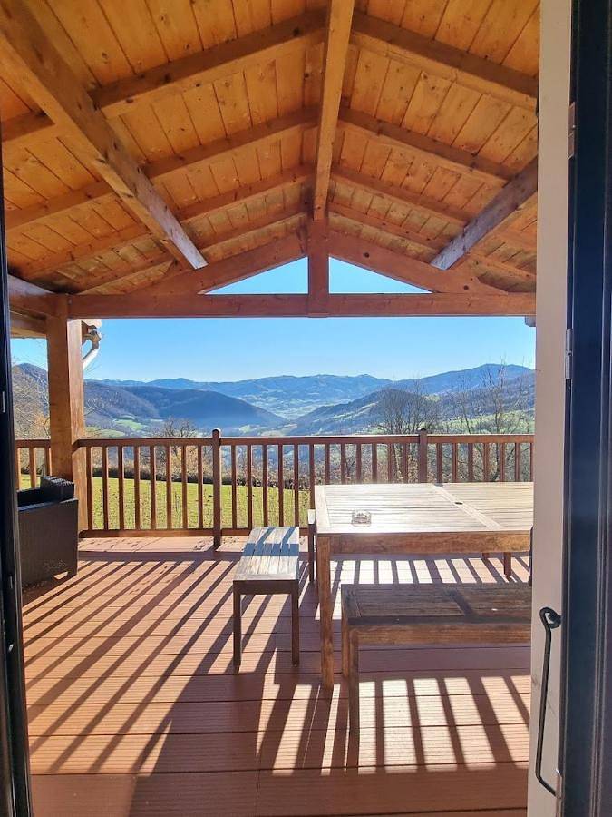Gîte Xuritenborda 7 personnes avec vue exceptionnelle sur les montagnes basque, Lits 180 King Size in Ossès, Région de Bayonne