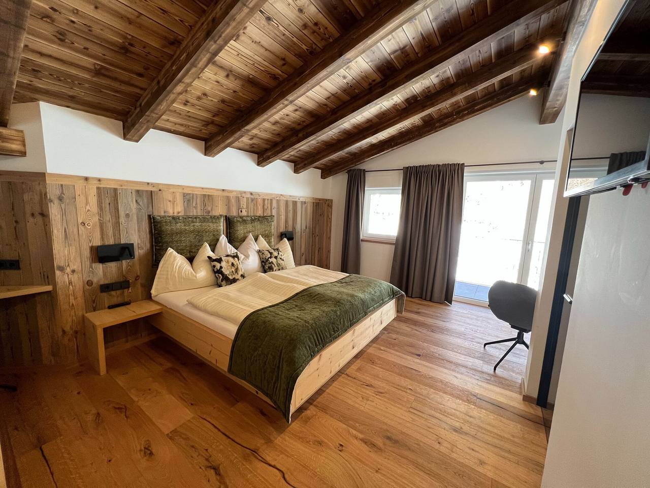 Ganze Wohnung, Penthouse in Wildkogel mit Bergblick in Neukirchen am Großvenediger, Kitzbüheler Alpen