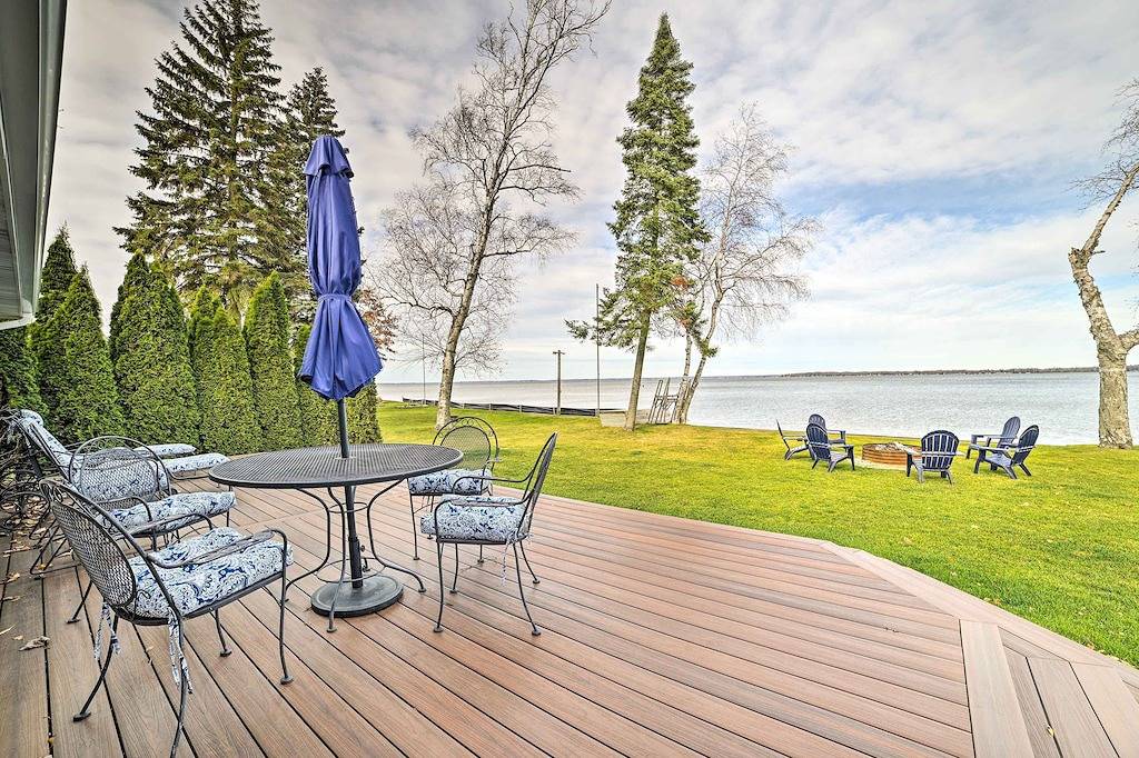 Houghton Lake Cottage w/ New Private Deck! in Prudenville, Roscommon County