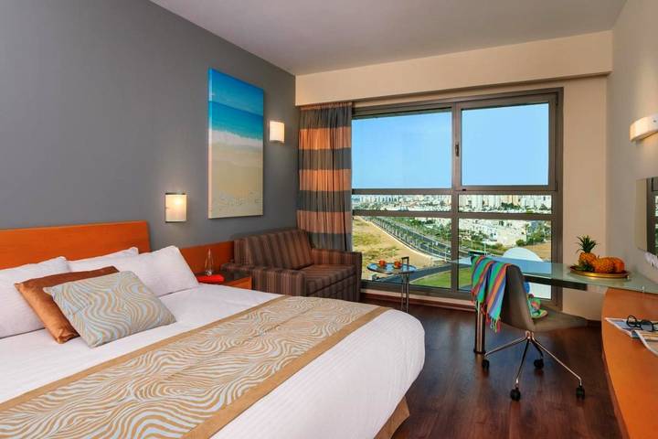 Hôtel pour 3 personnes, avec sauna et terrasse ainsi que vue et piscine à Ashdod - 2