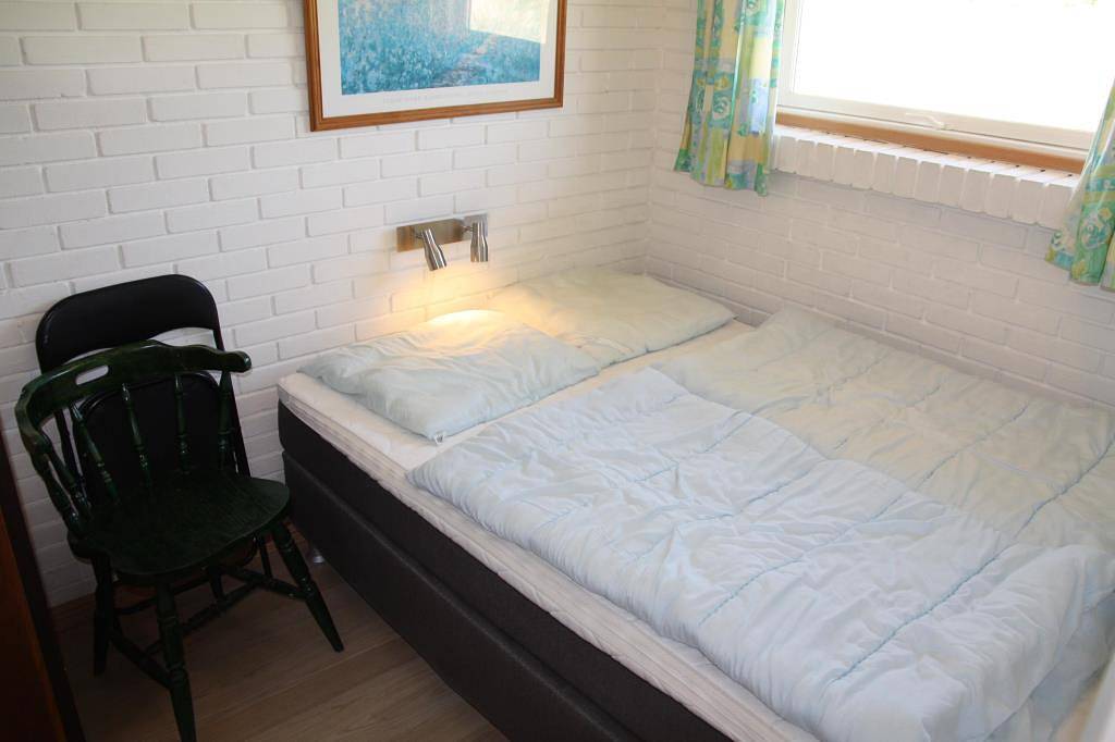 Auf grosser Rasengrundstück liegt dieser teilwiese renoviertes Ferienhaus. in Blavand, Región de Varde