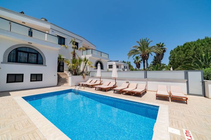 Villa para 12 pessoas, com piscina e vista e ainda terraço - 1