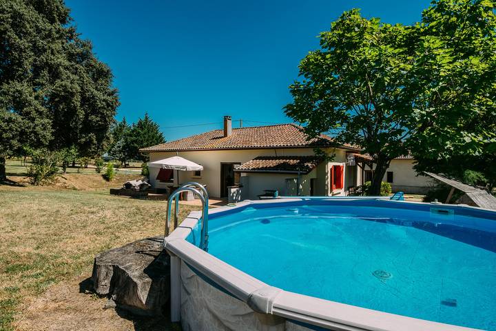 Gîte pour 6 personnes, avec piscine, adapté aux familles