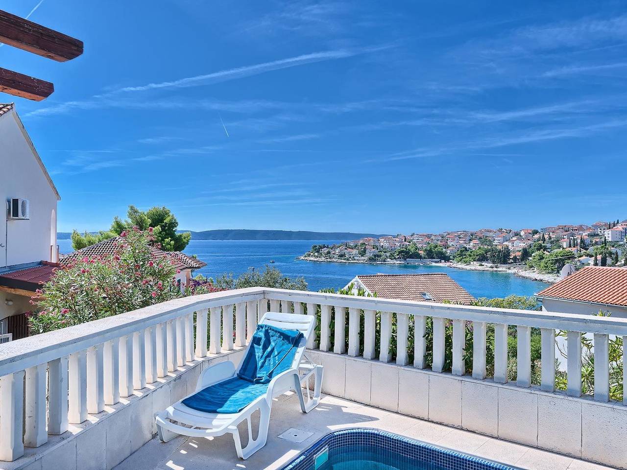 Ganze Wohnung, Wohnung in Okrug Gornji mit Privatem Pool in Okrug Gornji, Ciovo