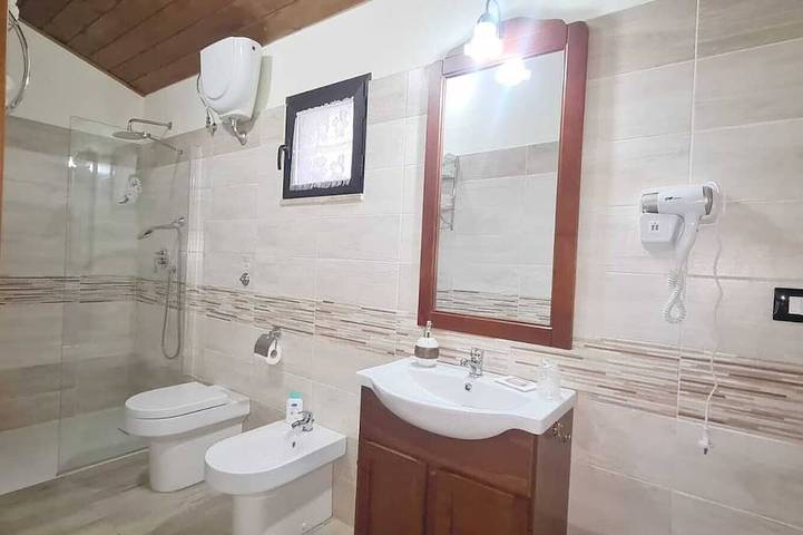Room 2 double with bathroom, air conditioning and separate entrance in Cariati, Gulf of Taranto