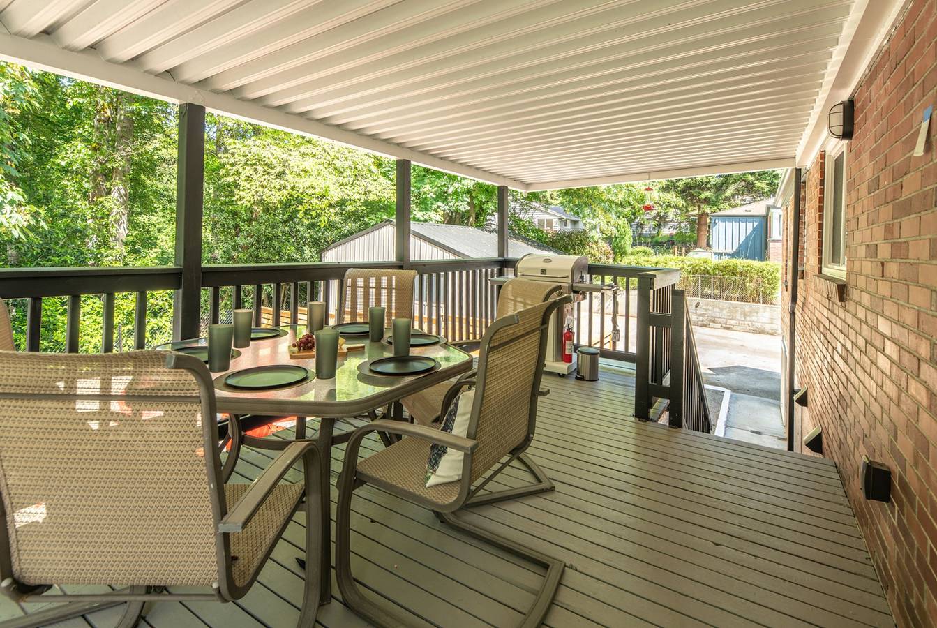 Creekside 2Br w/ yoga platform & Firepit/Bbq/Deck in Seattle, Lake Washington